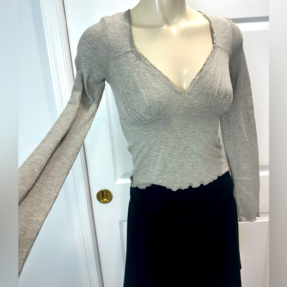 FOREVER 21 cropped long sleeve TOP lightweight long sleeve grey ribbed S